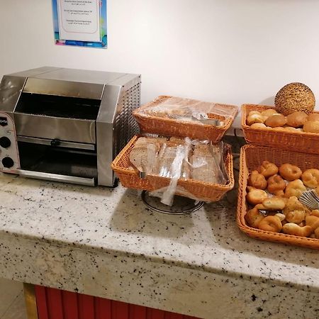 Hotel Apartments Villaggio Dei Fiori 4 Stars Luxury - Great Family Resort - Pet Friendly - With Hypermarket - Delivery Restaurant-Pizzeria - Room Breakfast With Supplement - Ultra Fast Wi-Fi - Play Area For Children - Olympic Swimming Pool - Parking Каорле Экстерьер фото