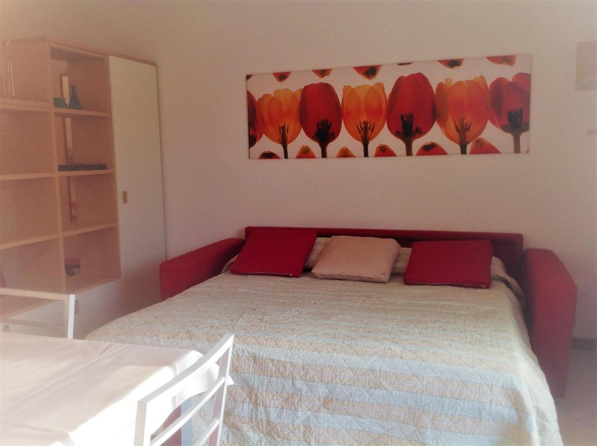 Hotel Apartments Villaggio Dei Fiori 4 Stars Luxury - Great Family Resort - Pet Friendly - With Hypermarket - Delivery Restaurant-Pizzeria - Room Breakfast With Supplement - Ultra Fast Wi-Fi - Play Area For Children - Olympic Swimming Pool - Parking Каорле Экстерьер фото