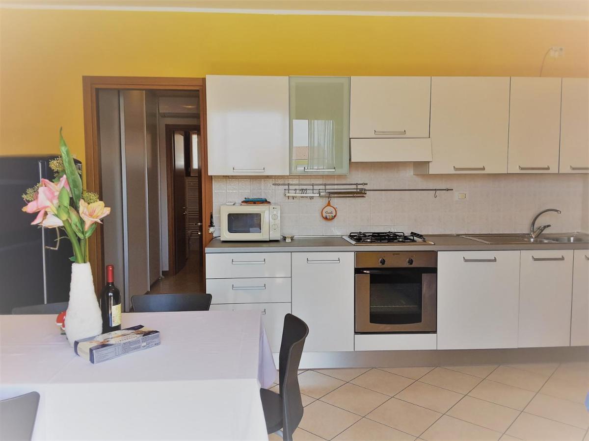 Hotel Apartments Villaggio Dei Fiori 4 Stars Luxury - Great Family Resort - Pet Friendly - With Hypermarket - Delivery Restaurant-Pizzeria - Room Breakfast With Supplement - Ultra Fast Wi-Fi - Play Area For Children - Olympic Swimming Pool - Parking Каорле Экстерьер фото
