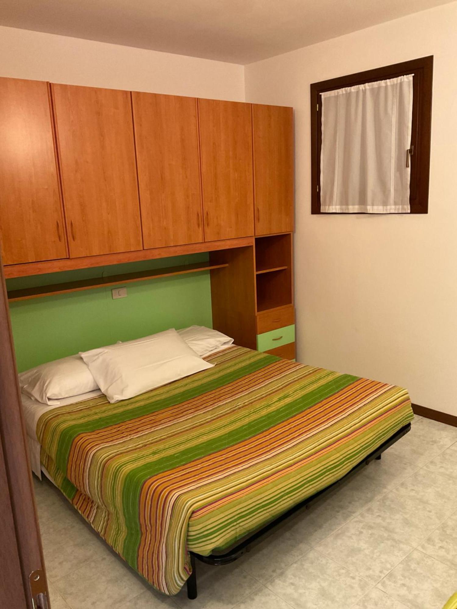 Hotel Apartments Villaggio Dei Fiori 4 Stars Luxury - Great Family Resort - Pet Friendly - With Hypermarket - Delivery Restaurant-Pizzeria - Room Breakfast With Supplement - Ultra Fast Wi-Fi - Play Area For Children - Olympic Swimming Pool - Parking Каорле Экстерьер фото