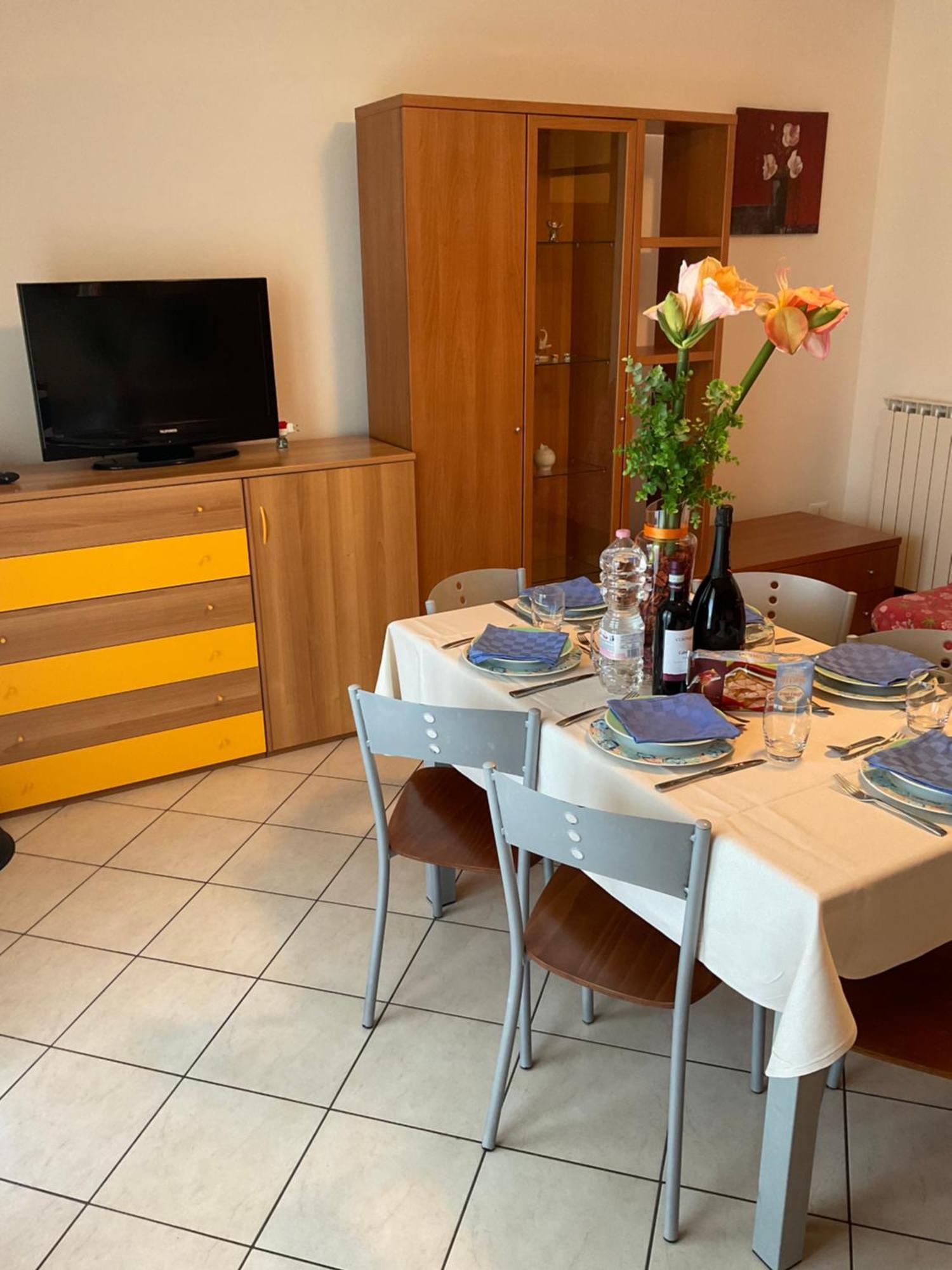 Hotel Apartments Villaggio Dei Fiori 4 Stars Luxury - Great Family Resort - Pet Friendly - With Hypermarket - Delivery Restaurant-Pizzeria - Room Breakfast With Supplement - Ultra Fast Wi-Fi - Play Area For Children - Olympic Swimming Pool - Parking Каорле Экстерьер фото